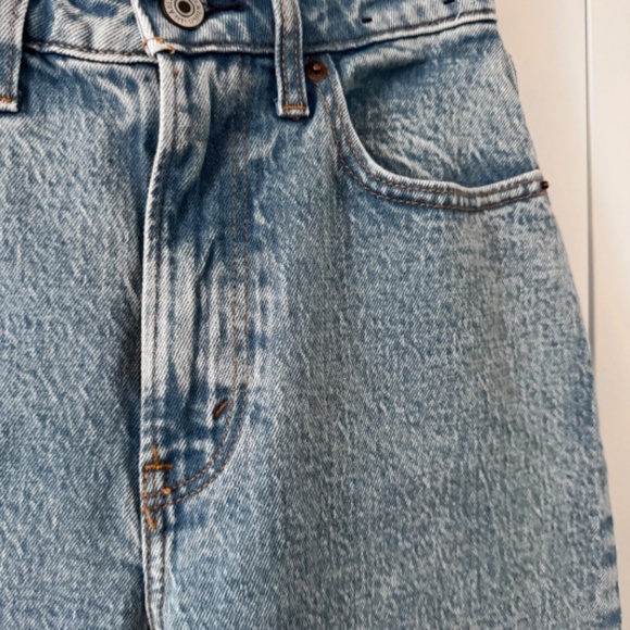 Abercrombie Curve Love High Rise 90s Relaxed Jean Medium Marble - Picture 3 of 6